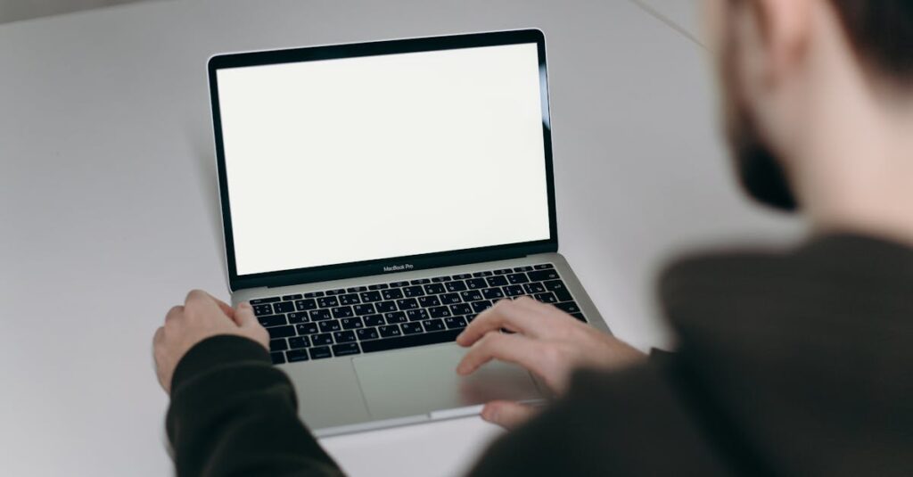 optimisez le démarrage de votre mac avec nos conseils pratiques. améliorez la vitesse de votre système, réduisez les temps de chargement et profitez d'une expérience utilisateur fluide dès l'allumage de votre ordinateur. découvrez nos astuces pour gérer les éléments de démarrage et libérer des ressources.