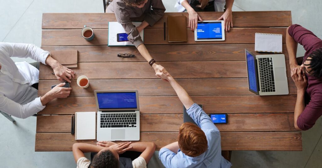 découvrez les raccourcis clavier essentiels pour optimiser votre productivité. apprenez à naviguer rapidement dans vos applications et à améliorer votre efficacité grâce à des combinaisons de touches simples et pratiques.