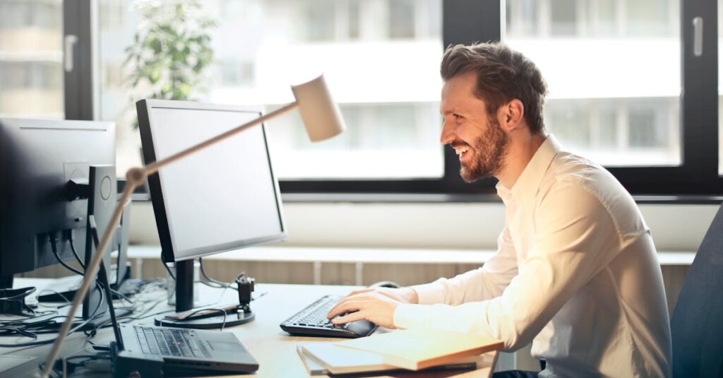 découvrez les avantages et les applications du mode split screen, une fonctionnalité qui permet de diviser l'écran en plusieurs sections pour une multitâche efficace. apprenez comment utiliser cette option sur vos appareils pour augmenter votre productivité et améliorer votre expérience utilisateur.