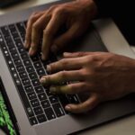 Êtes-vous prêt à déjouer les pièges des virus et des logiciels malveillants ? découvrez tout ce que vous devez savoir sur les malwares, y compris les types, les méthodes de propagation et les stratégies de protection pour sécuriser vos appareils et vos données.