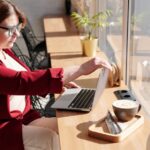 Quand le MacBook Pro 2023 va-t-il faire vibrer nos bureaux avec ses nouvelles caractéristiques ? découvrez le macbook pro 2023, l'ordinateur portable haut de gamme d'apple, alliant performance exceptionnelle, écran retina époustouflant et autonomie prolongée pour les professionnels et les créateurs. améliorez votre productivité avec des composants de pointe et un design élégant.
