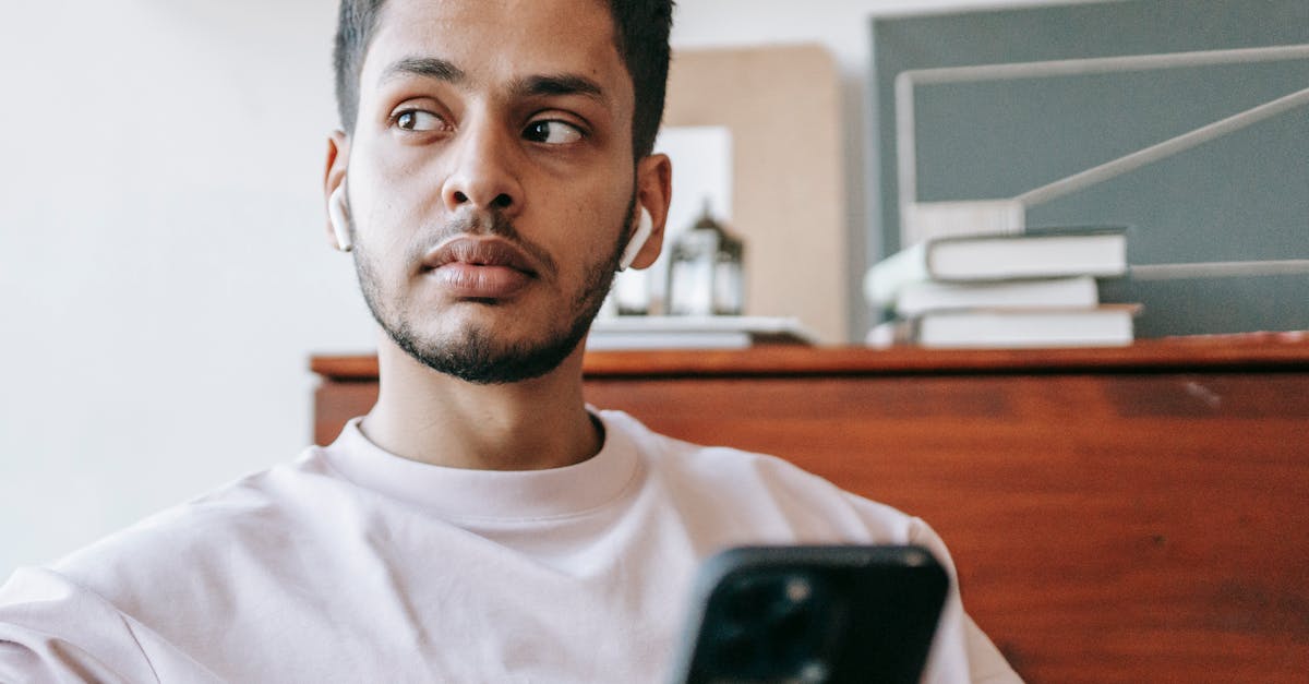 découvrez tout sur la technologie bluetooth : son fonctionnement, ses applications, et comment elle transforme notre quotidien. explorez les avantages et les innovations qu'elle apporte dans le monde des appareils connectés.