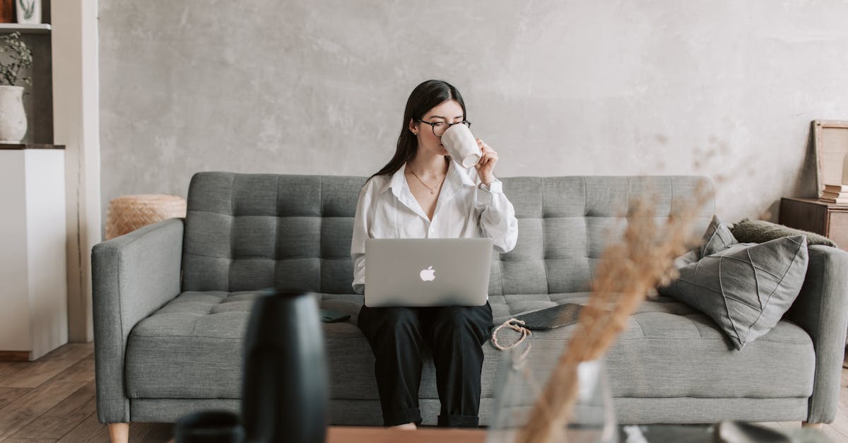 découvrez comment reconnaître, éviter et éliminer les virus par email. protégez votre boîte de réception et vos données personnelles grâce à nos conseils pratiques et solutions efficaces.