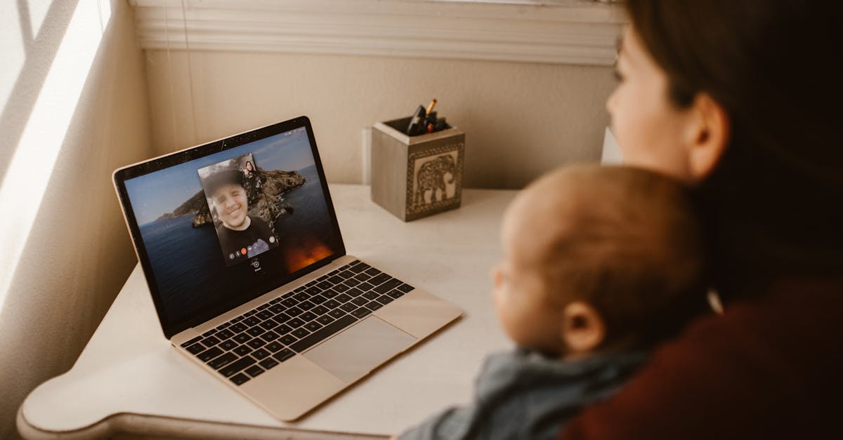 découvrez facetime, l'application de vidéo et d'appel audio d'apple qui vous permet de rester connecté avec vos proches, où que vous soyez. profitez d'appels de haute qualité et partagez des moments en temps réel avec vos amis et votre famille grâce à une interface simple et intuitive.