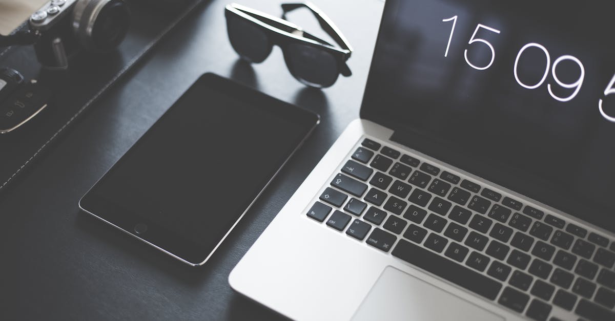 résoudre les problèmes de caméra sur mac : découvrez nos astuces et solutions pour corriger les erreurs de votre caméra intégrée ou externe, afin de vous assurer des visioconférences et des enregistrements de qualité.