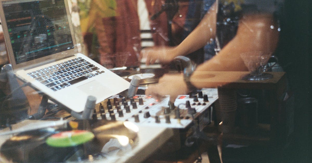 découvrez le meilleur mac pour la production musicale en 2022. analysez les caractéristiques, la performance et les logiciels compatibles pour choisir l'ordinateur idéal qui répondra à tous vos besoins en matière de création musicale.