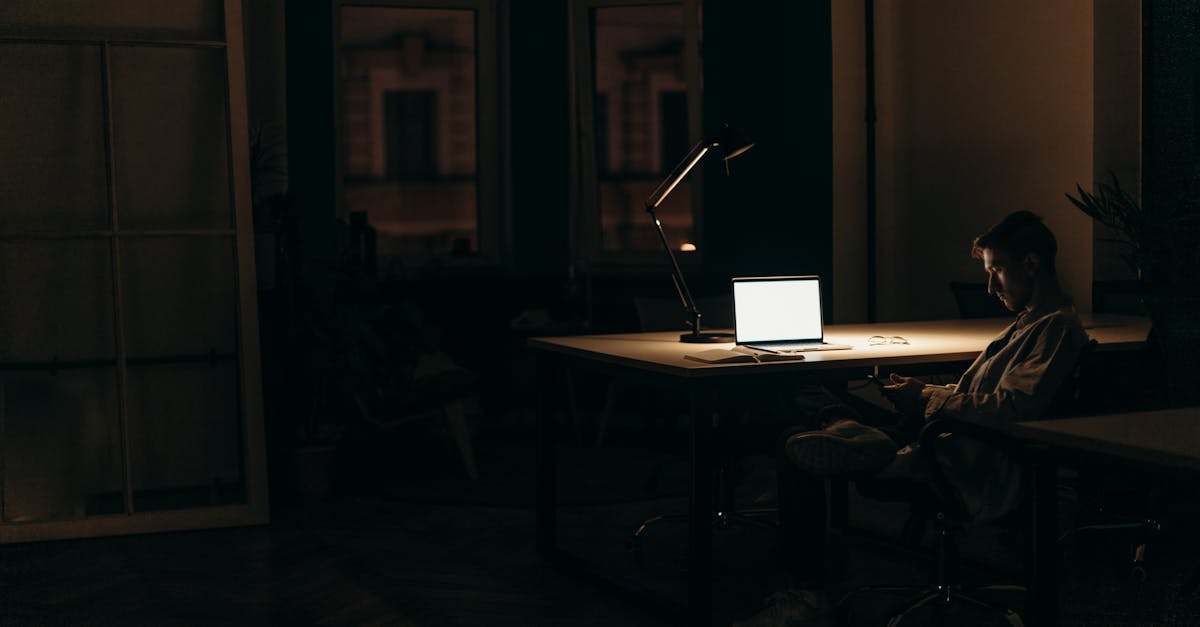 améliorez la vitesse de démarrage de votre mac grâce à nos conseils pratiques et astuces. découvrez comment optimiser les paramètres et désactiver les applications inutiles pour un démarrage plus rapide et une performance améliorée de votre ordinateur.