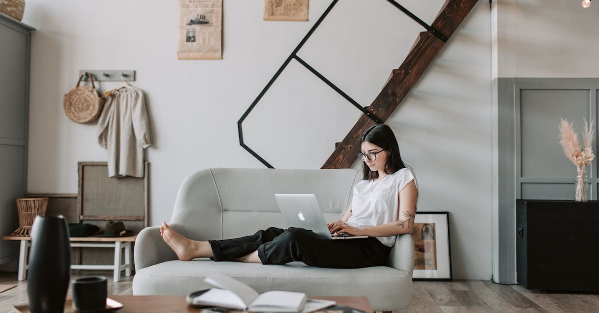découvrez le macbook, l'ordinateur portable d'apple alliant design élégant, performance exceptionnelle et autonomie durable. idéal pour les professionnels et étudiants, il offre une expérience utilisateur fluide avec macos et un écosystème d'applications riche. explorez les dernières innovations technologiques et trouvez le macbook qui vous accompagnera au quotidien.