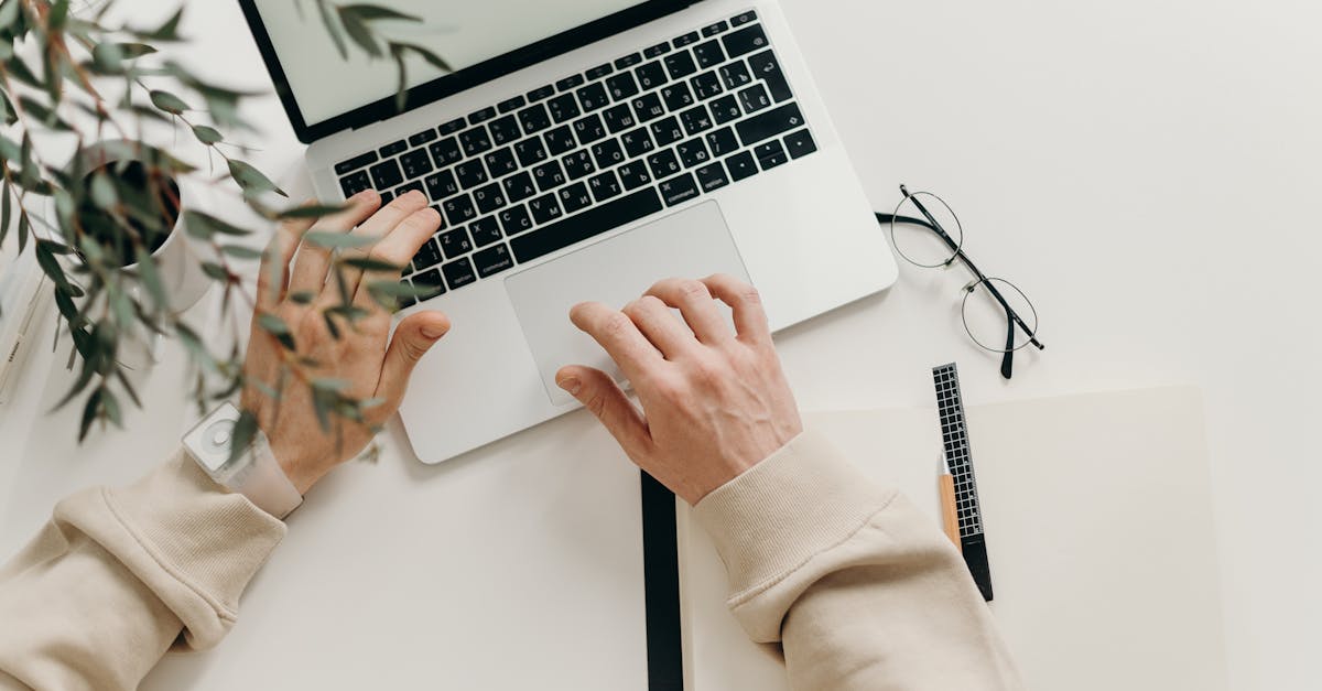 découvrez nos conseils et solutions pratiques pour résoudre les problèmes courants de votre macbook. guide complet de dépannage pour optimiser les performances et prolonger la durée de vie de votre appareil.
