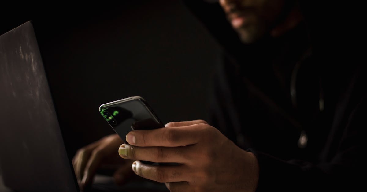 découvrez ce qu'est un malware, ses types, ses dangers et comment vous protéger contre ces logiciels malveillants qui peuvent compromettre la sécurité de vos données et de votre système informatique.