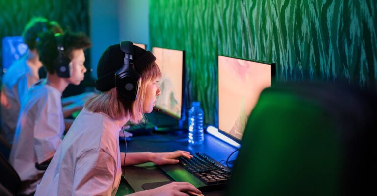 découvrez notre sélection d'accessoires de gaming essentiels pour améliorer votre expérience de jeu. des casques audio aux claviers, en passant par les souris et les contrôleurs, trouvez tout ce qu'il vous faut pour jouer comme un pro !