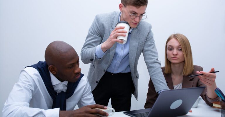 découvrez le marketing conversationnel, une stratégie innovante qui utilise des interactions en temps réel pour engager vos clients et optimiser leur expérience. apprenez comment ces conversations personnalisées peuvent augmenter vos taux de conversion et fidéliser votre audience.