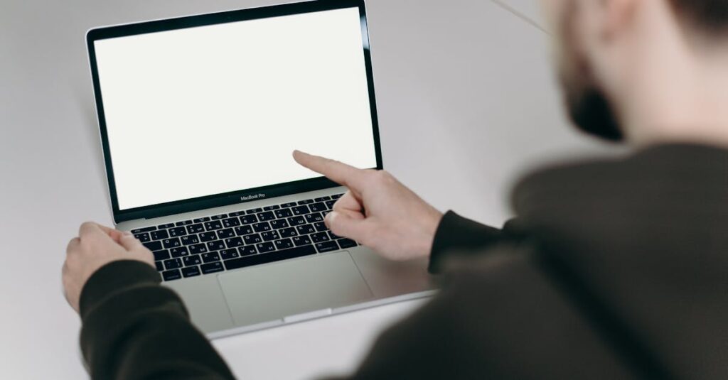 découvrez comment optimiser le démarrage de votre mac avec des astuces et des conseils pratiques. améliorez la vitesse de votre système et démarrez votre journée de manière efficace grâce à nos recommandations sur la gestion des éléments au démarrage et les meilleurs réglages.