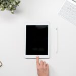 découvrez les causes et solutions du phénomène de l'écran noir sur vos appareils. trouvez des astuces pour rétablir l'affichage et améliorer votre expérience numérique.