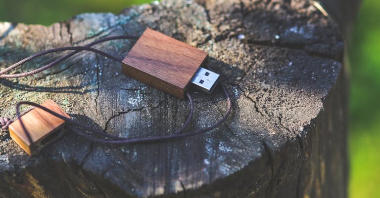 découvrez tout ce que vous devez savoir sur les connexions usb : types, fonctionnalités et applications. explorez les accessoires et innovations récentes pour optimiser vos données et chargeurs.