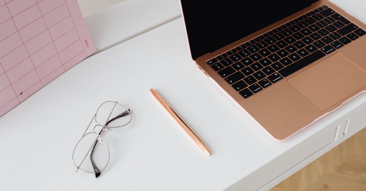 découvrez les mystères du "black screen" : ce phénomène qui interrompt votre expérience numérique, ses causes possibles, ainsi que des solutions pour le résoudre. naviguez dans le monde des écrans noirs et retrouvez un affichage optimal.