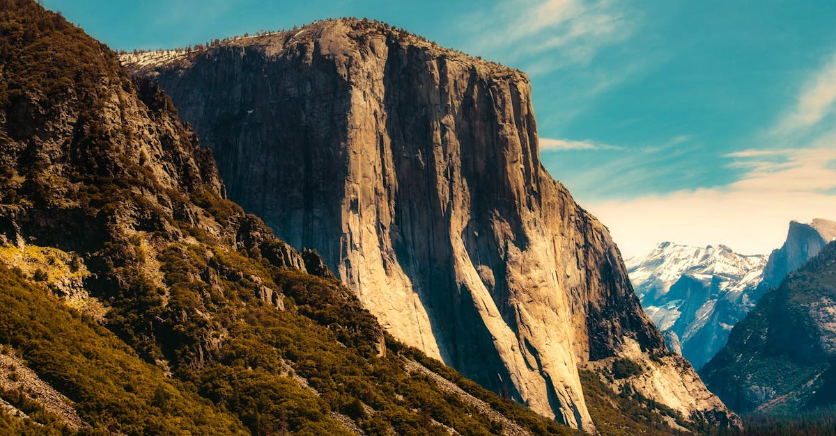 découvrez el capitan, la majestueuse falaise de granit située dans le parc national de yosemite. explorez l'histoire, les défis d'escalade et la beauté naturelle qui font de ce site emblématique un lieu incontournable pour les amoureux de la nature et les aventuriers.