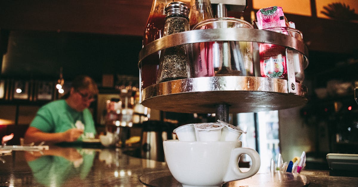 découvrez notre menu bar, un espace convivial pour savourer une variété de boissons et de mets raffinés, parfait pour se détendre ou partager des moments entre amis.