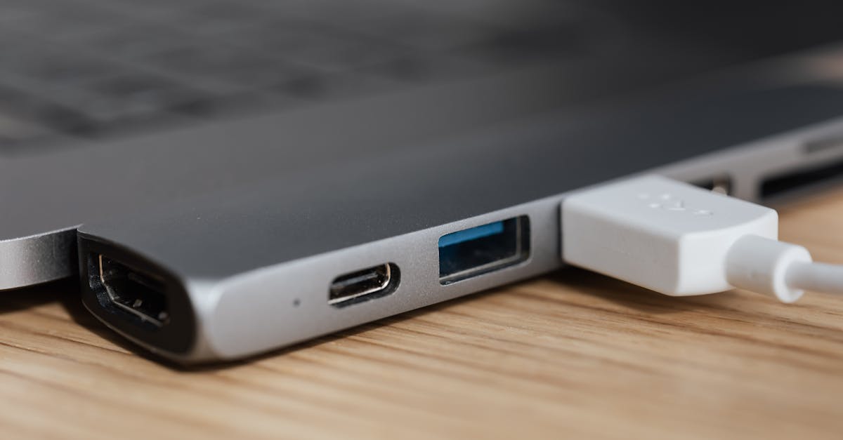 découvrez tout sur l'usb : ses types, ses fonctionnalités et comment il facilite la connexion de vos appareils. apprenez à maximiser l'utilisation de vos ports usb pour un transfert de données rapide et efficace.