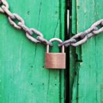 Comprendre le Secure Boot : Guide pour l'activer ou le désactiver sur Windows découvrez le secure boot, une fonctionnalité essentielle pour protéger votre ordinateur contre les logiciels malveillants au démarrage. apprenez comment il fonctionne et améliore la sécurité de votre système d'exploitation.