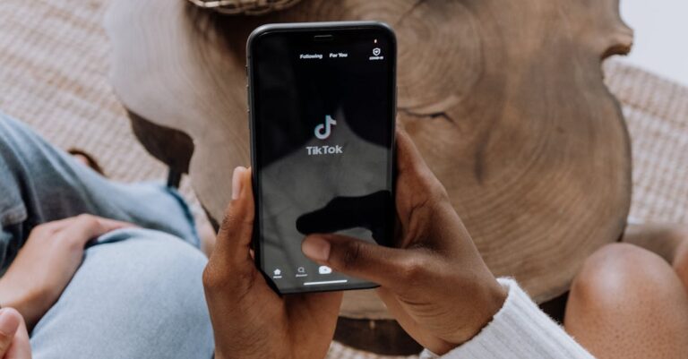 découvrez comment débloquer votre iphone facilement et rapidement. suivez nos étapes simples pour déverrouiller votre appareil et accéder à toutes ses fonctionnalités sans contraintes.
