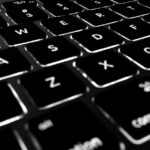 Guide complet pour les novices : comprendre la touche Commande et son utilisation sur Mac découvrez tout sur la touche command de votre clavier : son rôle, ses fonctions et comment l'utiliser efficacement pour optimiser votre productivité sur mac.