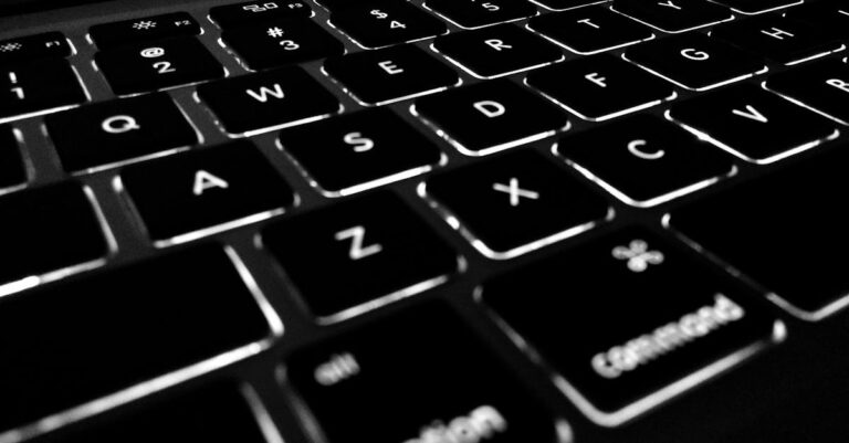 découvrez tout sur la touche command de votre clavier : son rôle, ses fonctions et comment l'utiliser efficacement pour optimiser votre productivité sur mac.