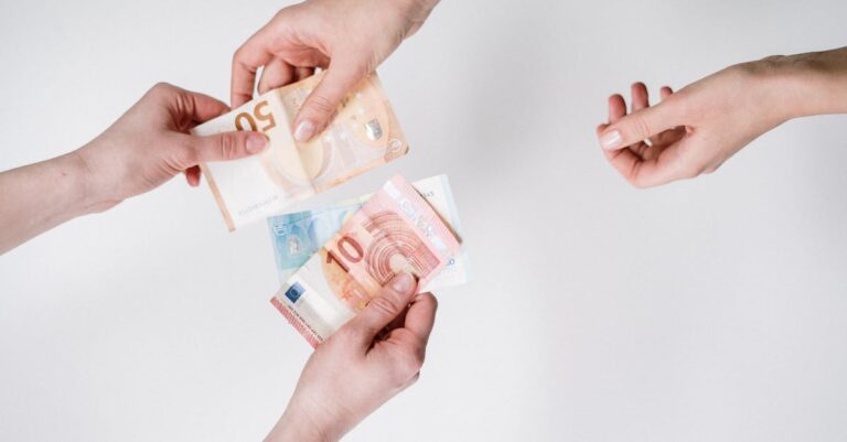 découvrez notre service de transfert de fichiers sécurisé et rapide. partagez vos documents en toute simplicité avec des garanties de confidentialité et d'intégrité. idéal pour les professionnels et les particuliers souhaitant échanger des données en toute sécurité.