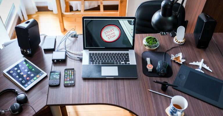 découvrez les causes et solutions des bips de votre macbook. apprenez à diagnostiquer et résoudre ce problème courant pour retrouver une utilisation optimale de votre appareil.