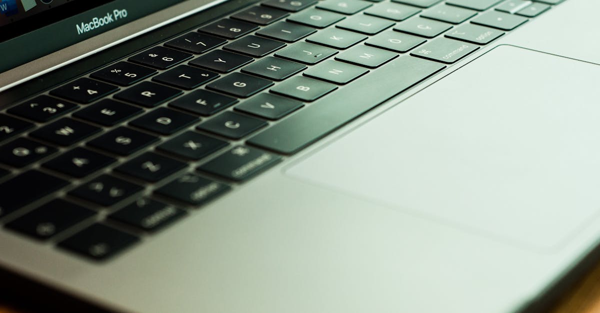 découvrez comment localiser le numéro de série de votre macbook pro pour vérifier la garantie, demander des réparations ou obtenir un support technique. suivez nos étapes simples pour accéder à ces informations essentielles.