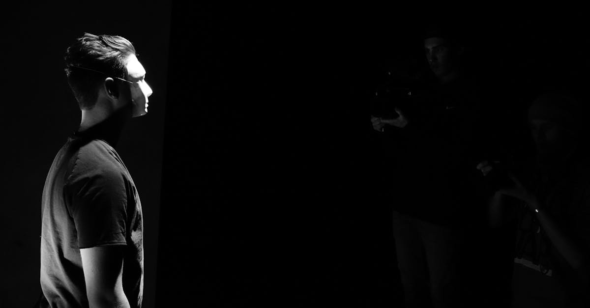 découvrez 'spotlight', un film captivant qui explore le travail acharné d'une équipe de journalistes d'investigation de boston, révélant des abus au sein de l'église catholique. une véritable plongée dans l'univers du journalisme et de la quête de vérité.