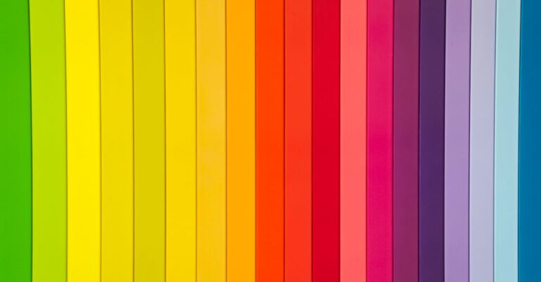 découvrez notre collection de wallpapers uniques et stylés pour transformer votre intérieur. que ce soit pour un look moderne, classique ou audacieux, trouvez le papier peint parfait qui reflète votre personnalité et embellit vos murs.