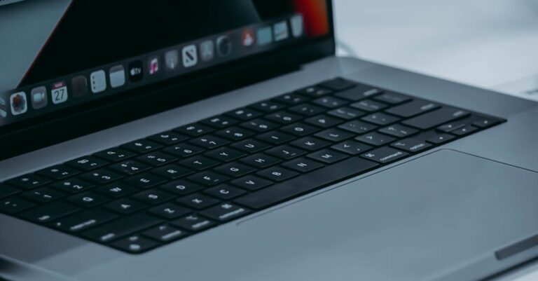 découvrez tout ce qu'il faut savoir sur macos, le système d'exploitation innovant d'apple. explorez ses fonctionnalités, ses dernières mises à jour et comment optimiser votre expérience utilisateur avec des conseils pratiques et des astuces.