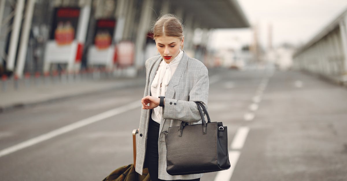 découvrez l'incroyable aventure de l'airport time capsule, un projet unique qui préserve l'histoire et les souvenirs des voyageurs à travers le temps. explorez les récits fascinants, les objets retrouvés et les moments emblématiques qui témoignent de l'évolution des aéroports et du voyage en avion.