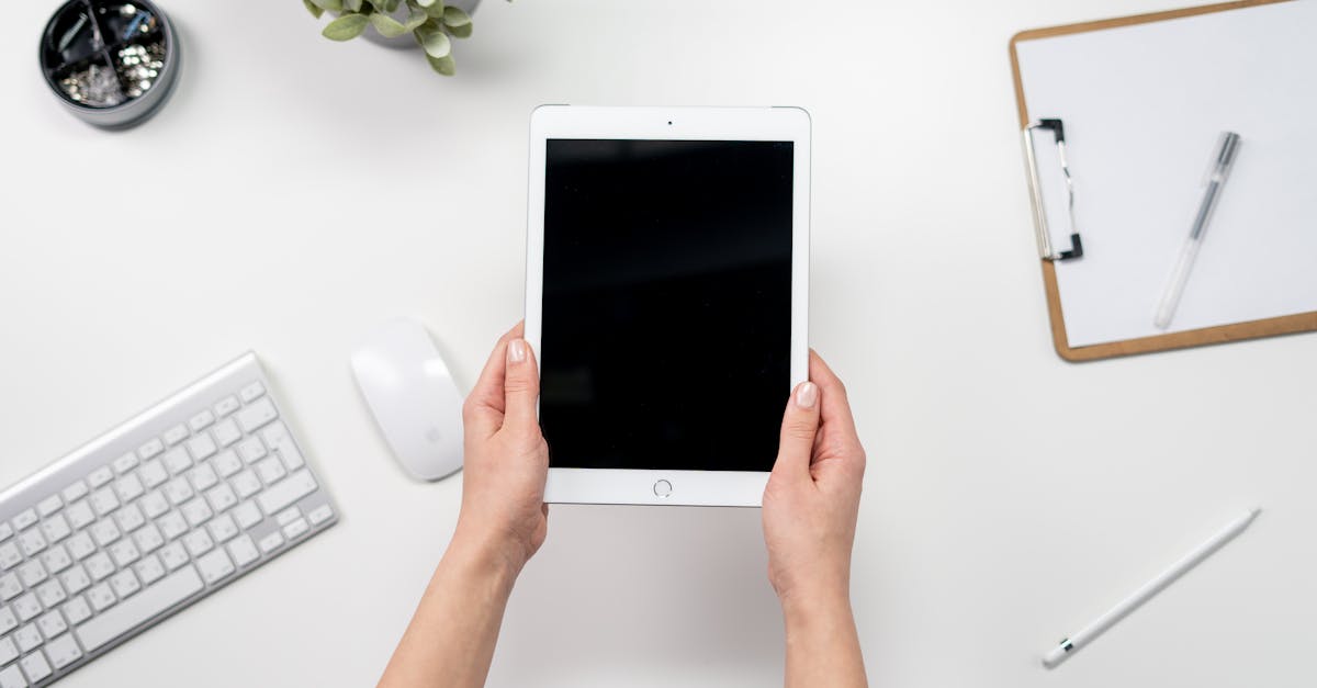 découvrez les mystères du 'black screen', un phénomène courant dans le monde de la technologie. apprenez les causes possibles et les solutions pour résoudre ce problème frustrant sur vos appareils. ne laissez pas un écran noir interrompre votre expérience numérique!