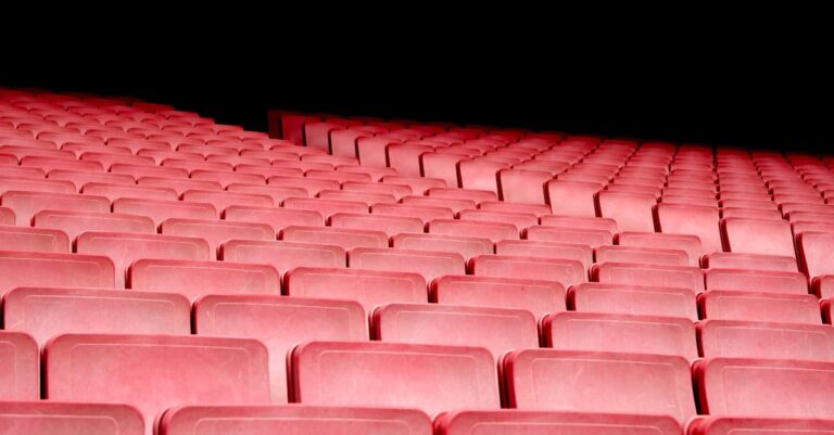 découvrez l'univers fascinant du cinéma, de ses classiques intemporels aux dernières productions incontournables. suivez les actualités, les critiques, et plongez dans le monde des films qui font vibrer vos émotions.