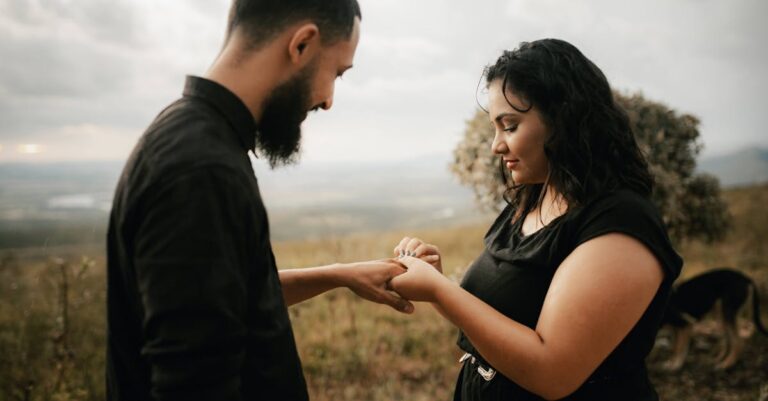 découvrez tous les aspects de la compatibilité entre individus, qu'il s'agisse de relations amoureuses, d'amitié ou de collaboration professionnelle. explorez les facteurs qui influencent l'harmonie et apprenez à renforcer vos liens grâce à des conseils pratiques et des outils d'évaluation.