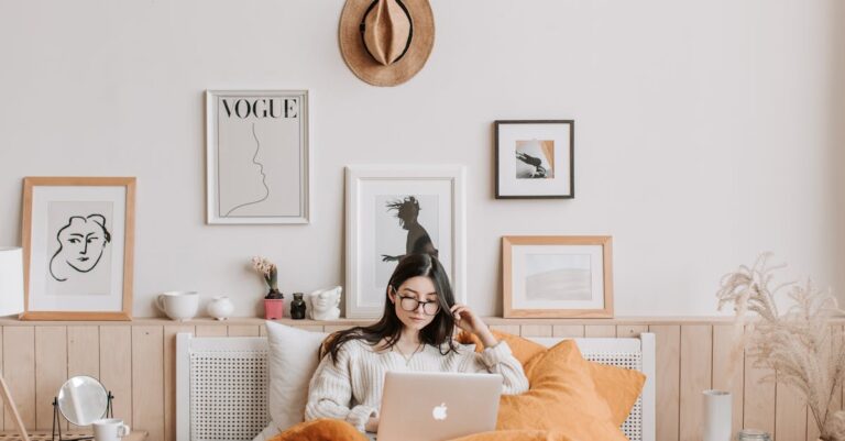 découvrez tout ce que vous devez savoir sur l'email : son fonctionnement, ses avantages, et des conseils pour optimiser vos communications électroniques.