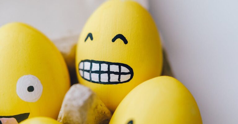 découvrez l'univers des emojis ! apprenez comment ces petites images peuvent enrichir votre communication en ligne, exprimer vos émotions et ajouter une touche de fun à vos messages. explorez les différents types d'emojis et leur utilisation dans les réseaux sociaux et le messaging.