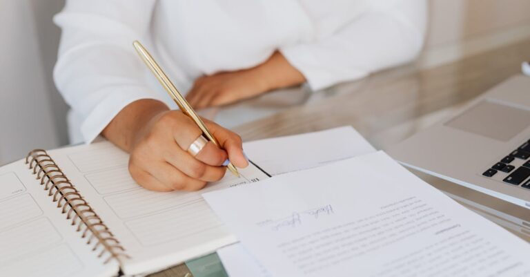 découvrez comment renommer facilement vos fichiers avec des astuces pratiques et des outils performants. simplifiez votre organisation numérique et améliorez votre efficacité grâce à nos conseils sur le renommage de fichiers.