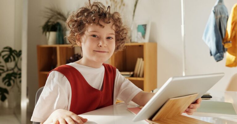 découvrez notre sélection d'applications ipad gratuites pour enfants, conçues pour divertir et éduquer. explorez des jeux interactifs, des histoires captivantes et des activités ludiques qui stimulent l'apprentissage tout en s'amusant. parfaites pour les enfants de tous âges !