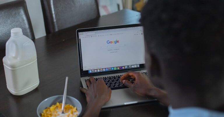 découvrez google now, l'assistant intelligent qui vous permet d'accéder rapidement à des informations utiles, des mises à jour et des recommandations personnalisées, tout en simplifiant votre quotidien et en vous tenant informé des événements importants.