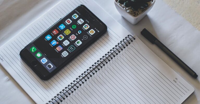 découvrez l'iphone 4, un smartphone emblématique d'apple avec son design élégant, son écran retina et ses fonctionnalités avancées. apprenez tout sur ses caractéristiques, sa performance et son impact sur l'évolution de la technologie mobile.
