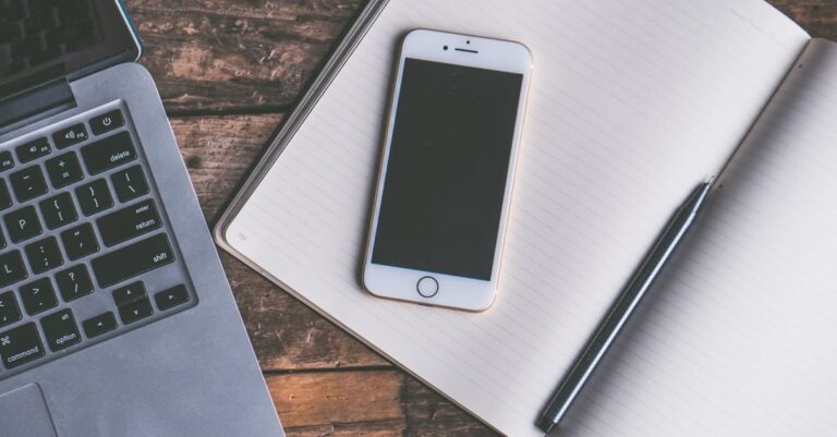 découvrez l'iphone, le smartphone emblématique d'apple alliant design élégant, performances exceptionnelles et fonctionnalités innovantes. explorez ses dernières caractéristiques, caméras avancées et l'écosystème ios qui révolutionnent votre quotidien.