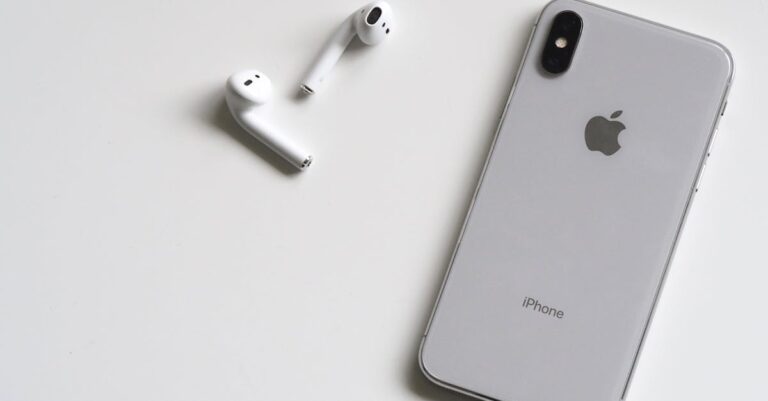 découvrez l'iphone 7, un smartphone alliant performance et élégance. profitez d'une caméra de haute qualité, d'un design étanche et d'une autonomie prolongée. idéal pour les amateurs de technologie et de photographie.