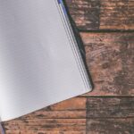 découvrez l'art du journaling, une pratique enrichissante qui vous permet d'exprimer vos pensées, de clarifier vos émotions et de suivre votre évolution personnelle. apprenez comment le journaling peut transformer votre quotidien en un espace de réflexion et de créativité.