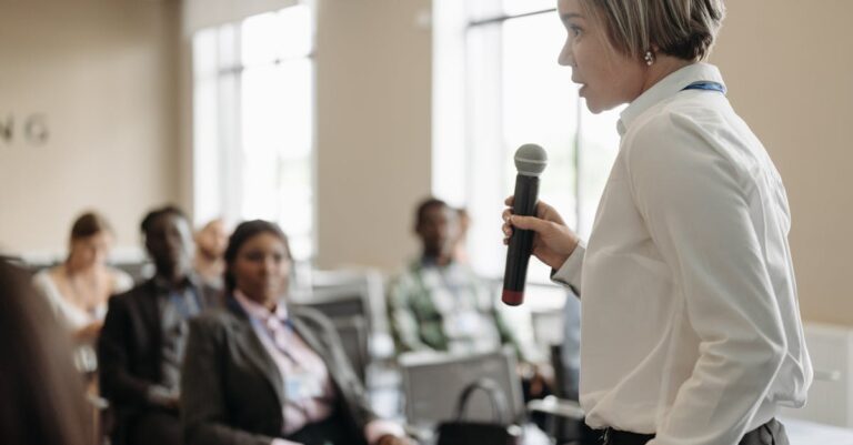 découvrez les dernières tendances et innovations présentées lors de notre keynote. une occasion unique d'explorer des idées inspirantes et de réseauter avec des experts du secteur. ne manquez pas cet événement incontournable qui façonne l'avenir.