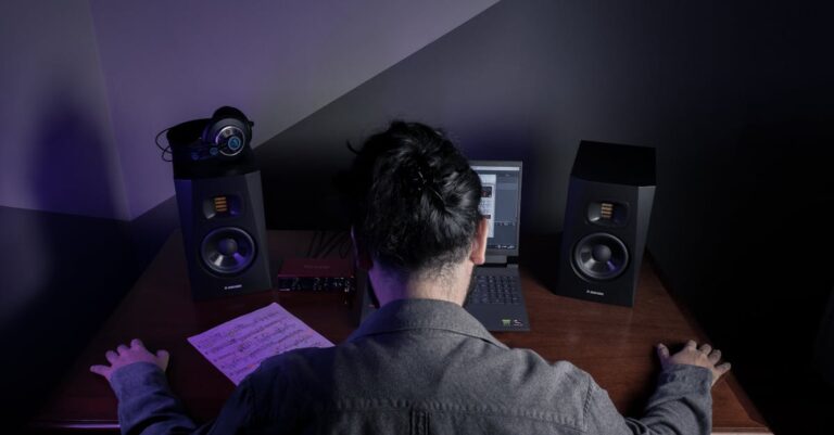 découvrez les causes des crépitements des haut-parleurs de votre ordinateur portable et comment les résoudre. améliorez votre expérience audio avec nos conseils pratiques et solutions efficaces.