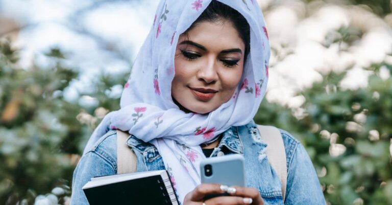 découvrez notre vaste sélection d'accessoires mobiles pour améliorer votre expérience smartphone. des coques élégantes aux chargeurs rapides, trouvez tout ce dont vous avez besoin pour personnaliser et protéger votre appareil.
