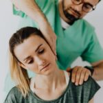 5 astuces pour réduire les douleurs au cou lors de l’utilisation de l’iPad découvrez des conseils et des solutions efficaces pour soulager les douleurs cervicales. apprenez les causes possibles de la douleur au cou et explorez des exercices, des traitements et des remèdes naturels pour améliorer votre confort et votre bien-être.